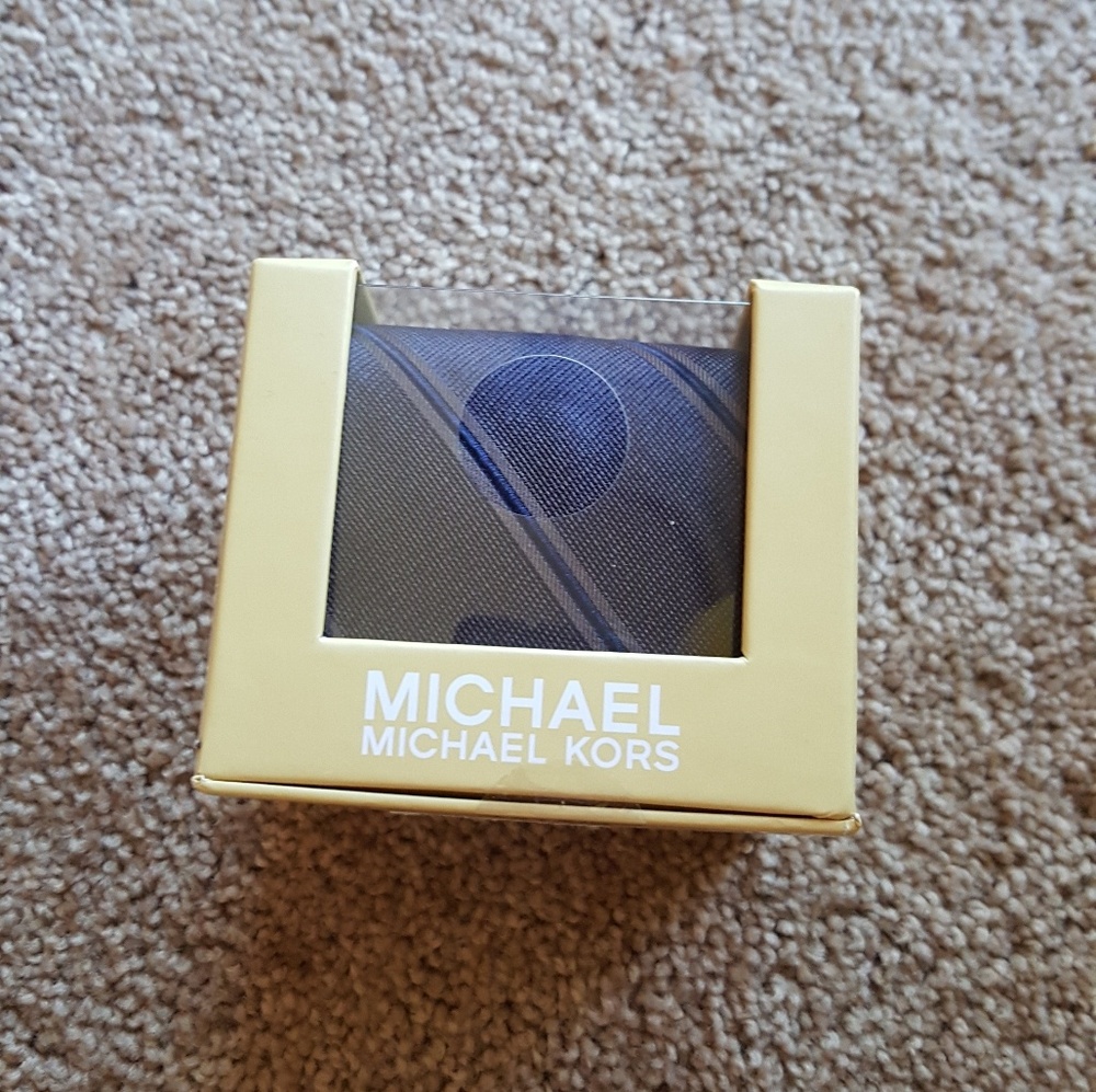 Michael kors  tie navy blue stripes New in a box